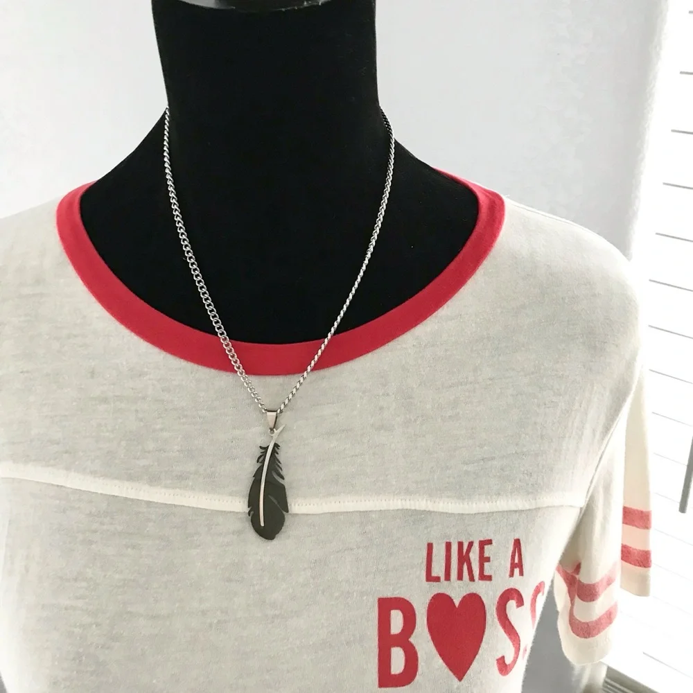 🆕 Feather Pendant Necklace Stainless Steel